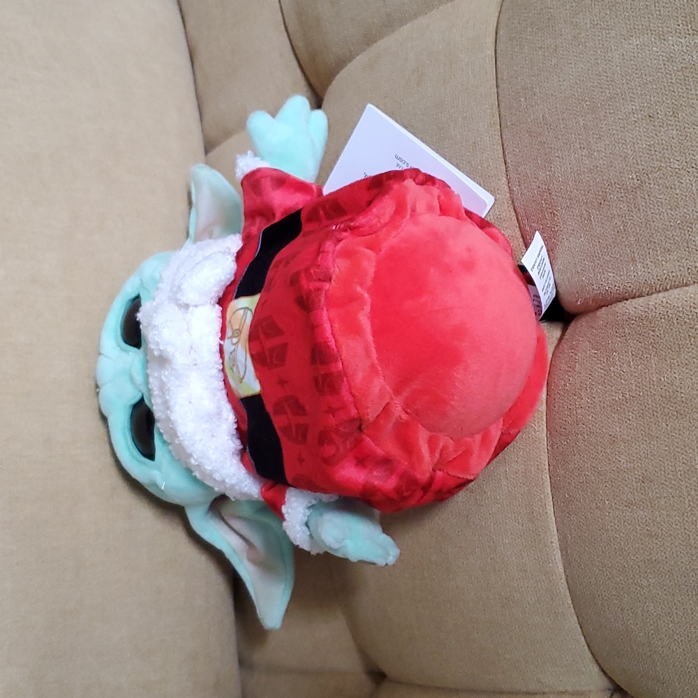 Star Wars Grogu stuffed figure Santa outfit - Picture 8 of 10